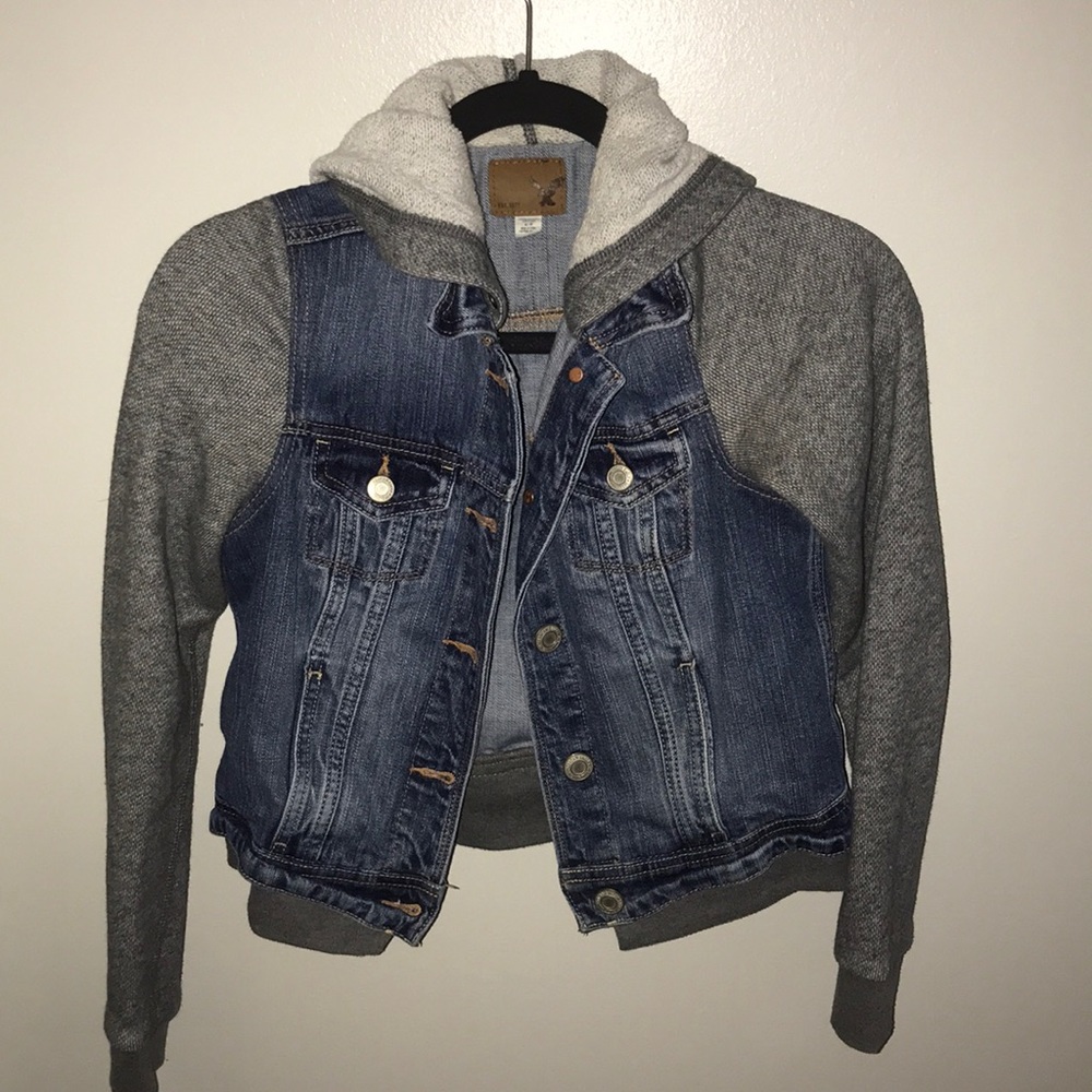 sweatshirt/jean jacket